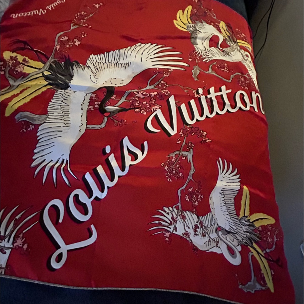 COPY - Authentic Louis Vuitton silk scarf. Absolutely gorgeous. - Picture 12 of 16